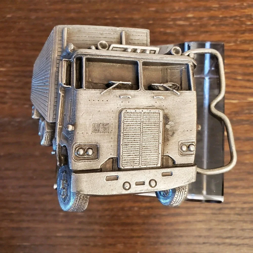 VINTAGE SEMI‎ TRUCK DESIGN SILVER TONE BELT BUCKLE - DATED 1978 HEAVY B-38 USA